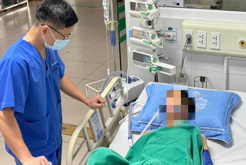 Suy kiệt vì uống 10 lít nước ion kiềm pha muối một ngày để thanh lọc cơ thể