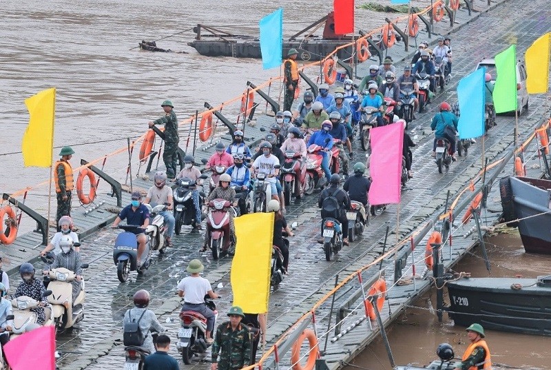 Thông xe cầu phao Phong Châu giúp người dân không phải đi đường vòng xa hơn hàng chục km