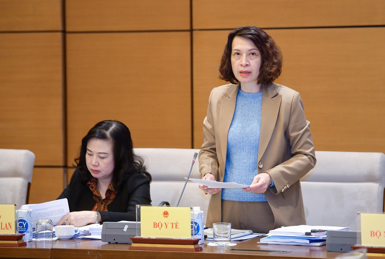 Vật tư, trang thiết bị y tế không đấu thầu được do ngành y tế hay do quy định pháp luật?