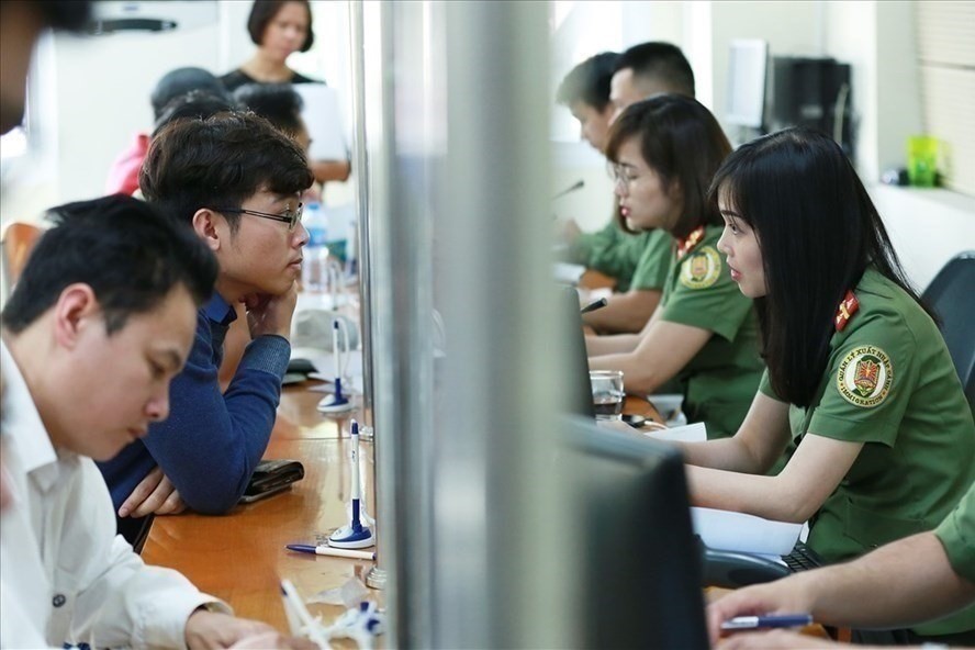 Một số vấn đề lý luận và thực tiễn về trách nhiệm của lượng Công an cấp cơ sở đối với công tác quản lý nhà nước về cư trú