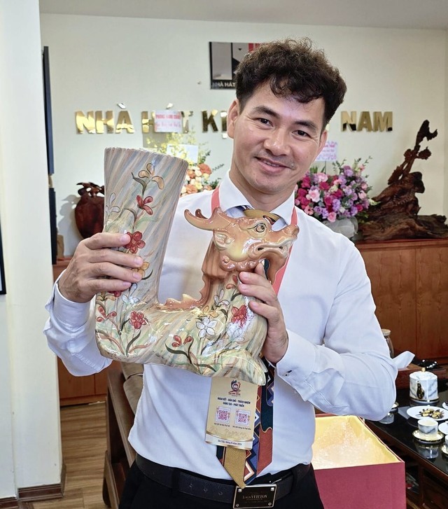 NSND Xuân Bắc thẳng thắn giải đáp câu hỏi "lên làm Cục trưởng có còn diễn hài không?"