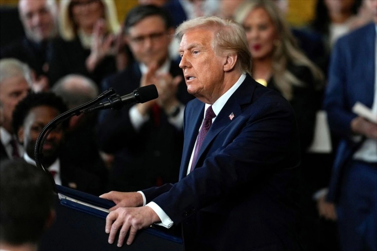Tổng thống đắc cử Donald Trump nhậm chức, thông báo một loạt thay đổi chính sách