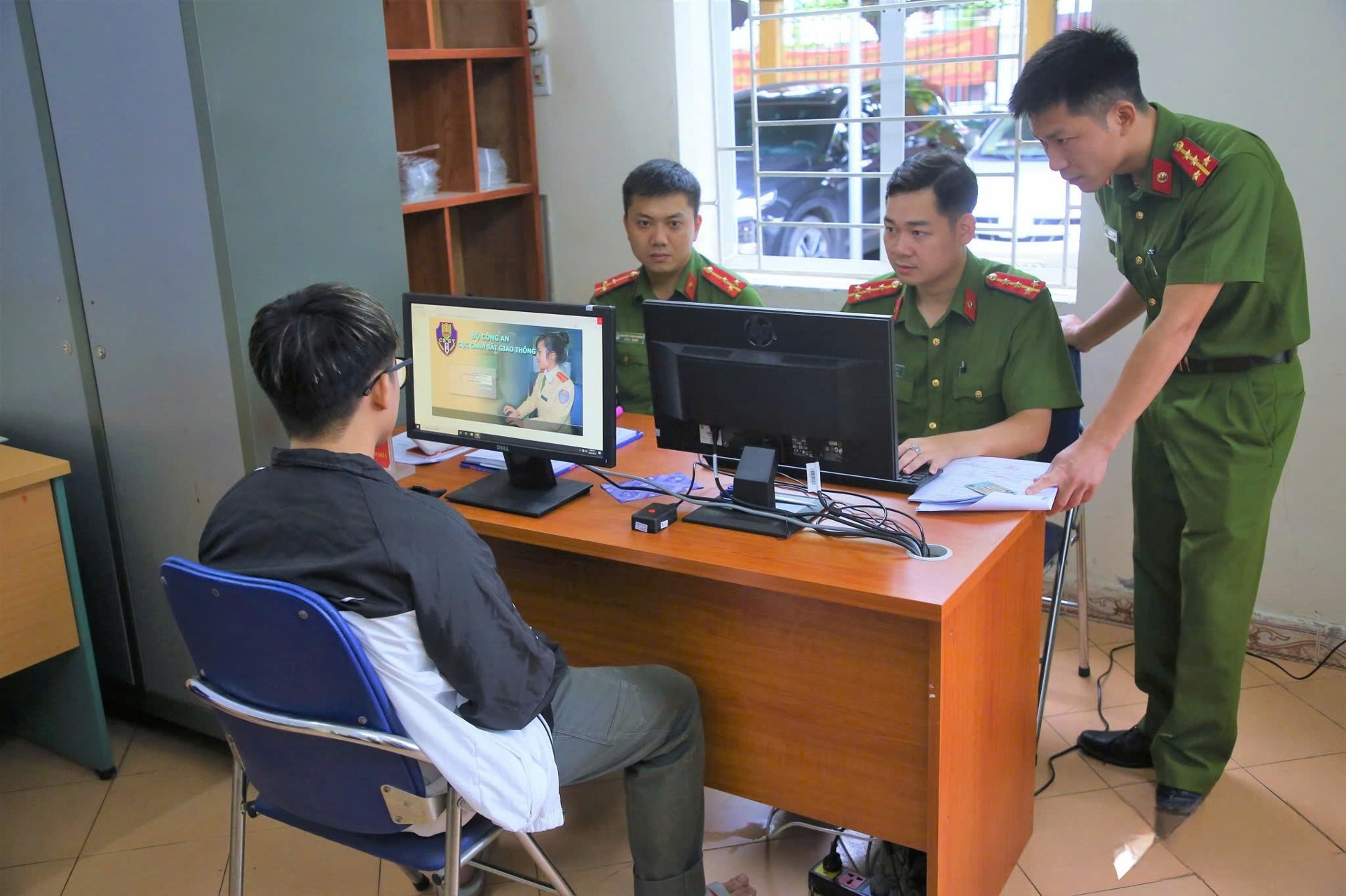 Người dân có thể đổi giấy phép lái xe ngay tại địa bàn xã, phường, thị trấn