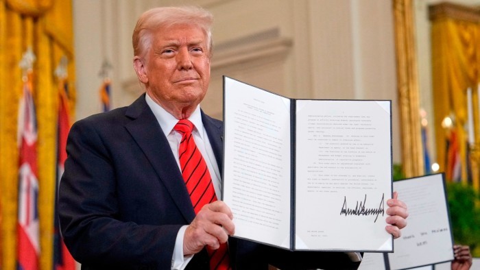 Ông Trump yêu cầu Mỹ đào thêm vàng, uranium, đồng…