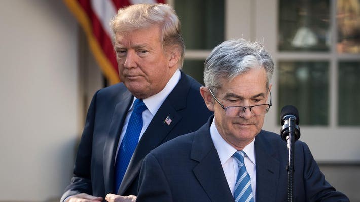 Tổng thống Trump kêu gọi Fed cắt giảm lãi suất để hỗ trợ nền kinh tế thích ứng với thuế quan