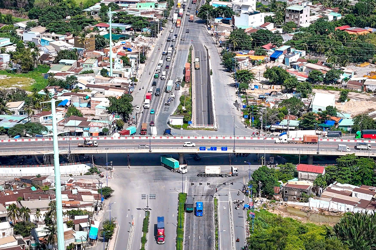 Giá đền bù khi thu hồi đất để làm đường năm 2025 được quy định thế nào?