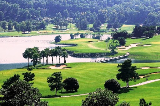 Ngân hàng rao bán khoản nợ nghìn tỷ của chủ sân golf