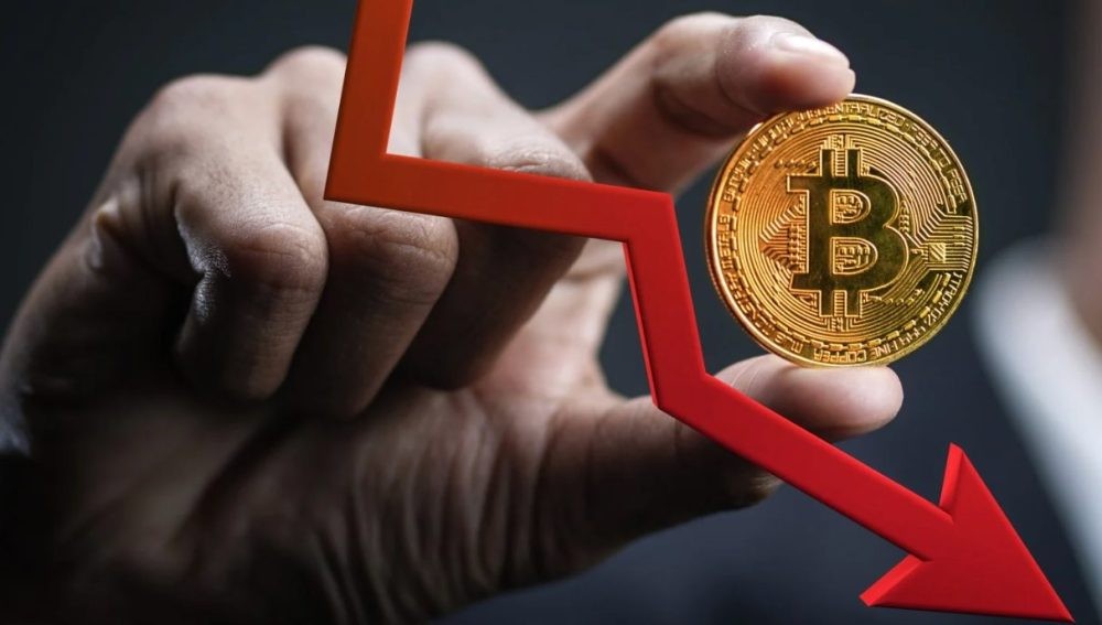 Bitcoin giảm mạnh về 82.000 USD, vốn hóa “bốc hơi” hơn 115 tỷ USD