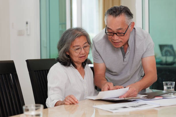 Người tiết kiệm tiền và người không tiết kiệm tiền có cuộc sống khác nhau ở tuổi trung niên