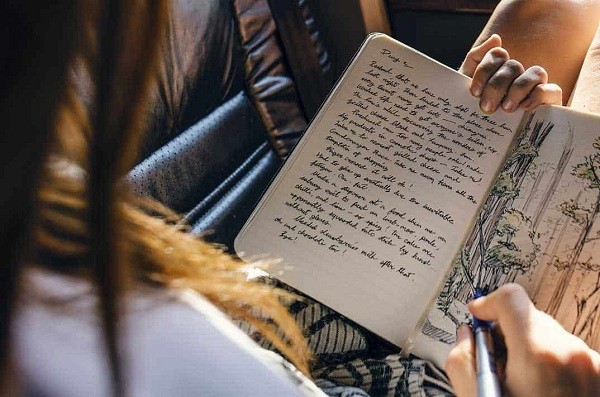Bố tái hôn chỉ sau 1 năm mẹ mất, tôi ghét mẹ kế vô cùng cho đến khi đọc được những dòng ấy, cả thế giới trong tôi sụp đổ