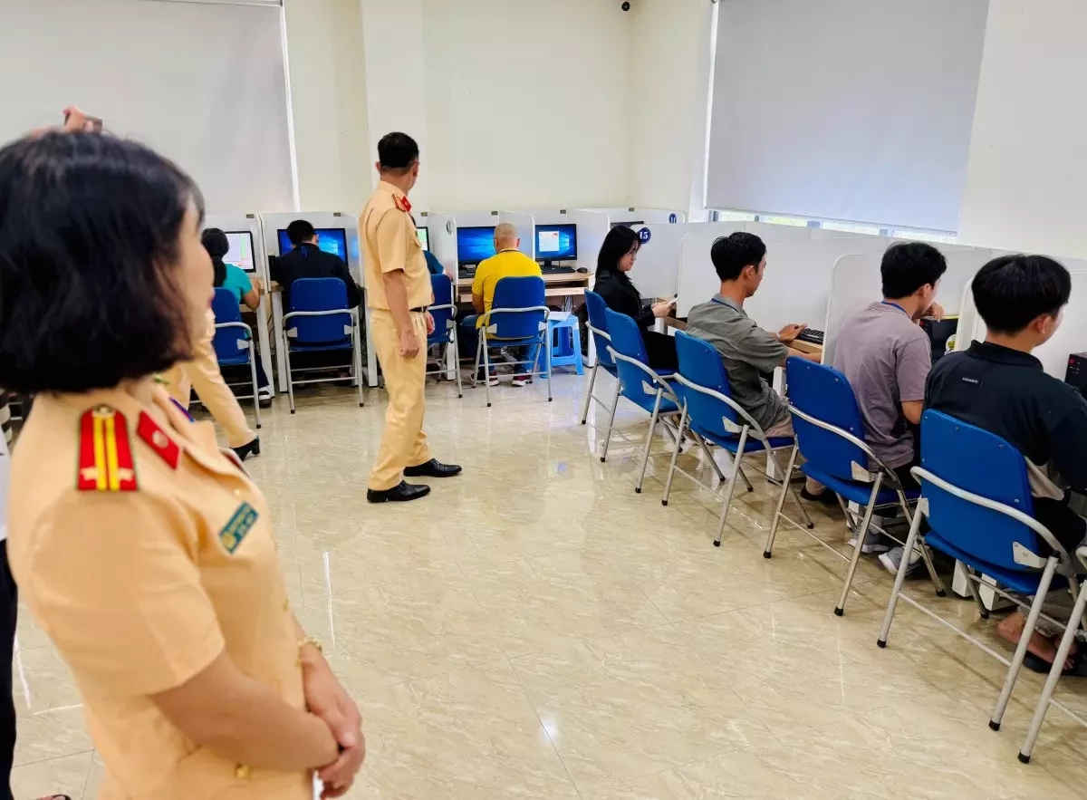 Chi tiết các câu hỏi về ô tô điện lần đầu xuất hiện trong bộ đề thi bằng lái xe