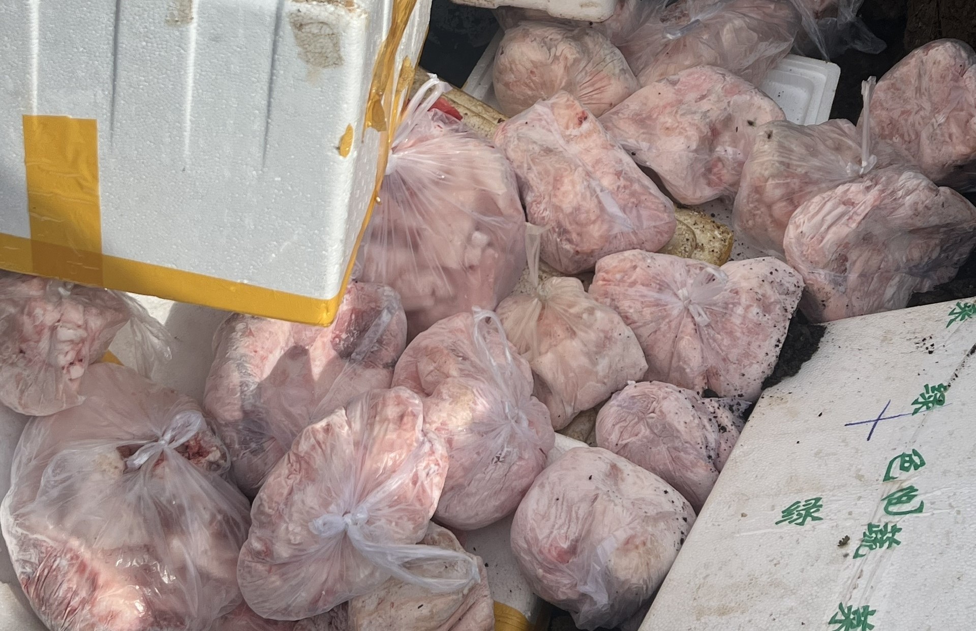 400kg thịt heo không rõ nguồn gốc ở Đắk Lắk bị tiêu hủy