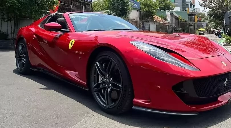 Đại gia Hà Nội chơi lớn khi tậu siêu xe mui trần Ferrari 812 GTS có giá gần 1 triệu USD