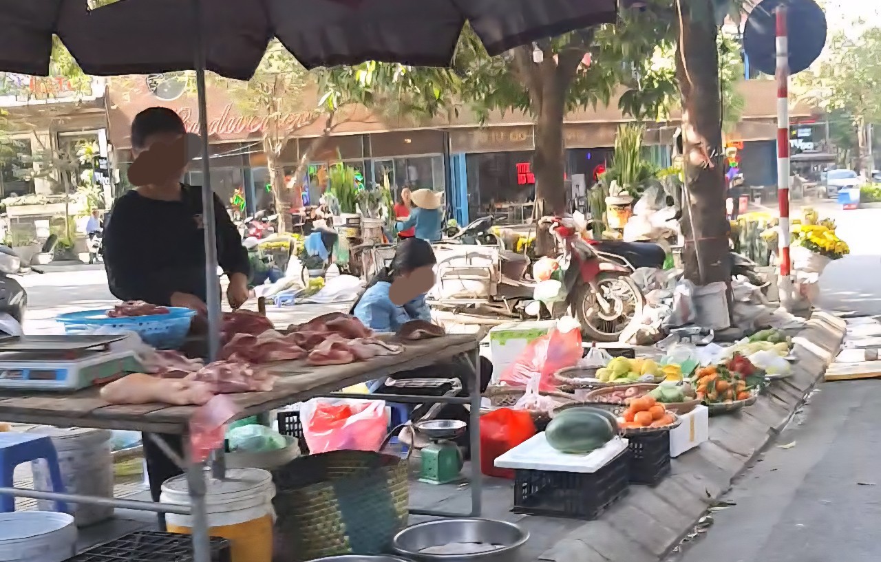Hà Nội:  Quyết liệt dẹp bỏ chợ "cóc", tụ điểm kinh doanh tự phát và lò mổ nhỏ lẻ