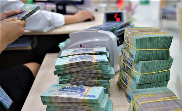 Lãi suất tiết kiệm 13 tháng lên cao, xuất hiện mức trên 8%/năm