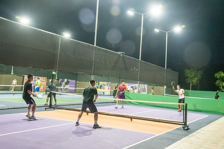 Ở gần sân Pickleball ồn ào xuyên đêm: Chuyển nhà hay báo chính quyền?