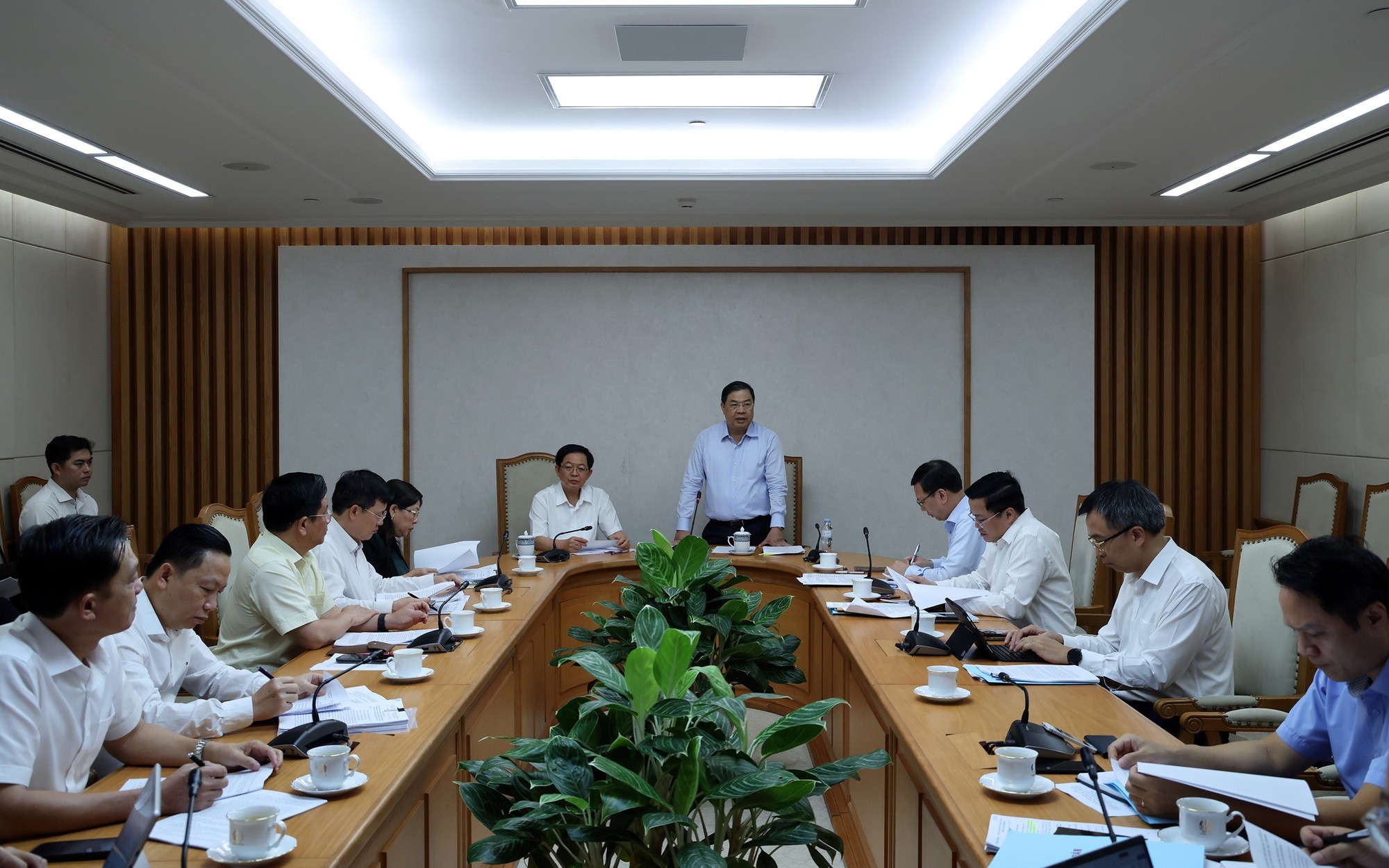 Hai Phó Thủ tướng chỉ đạo xử lý dứt điểm khó khăn, vướng mắc trong giải phóng mặt bằng các dự án phục vụ APEC 2027