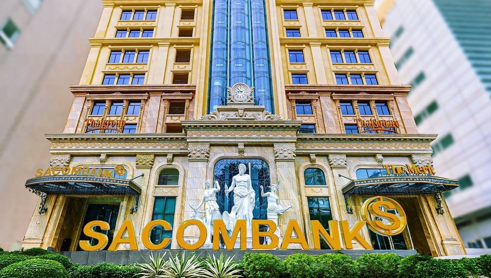 Sacombank báo lãi 6 tháng giảm gần 50%