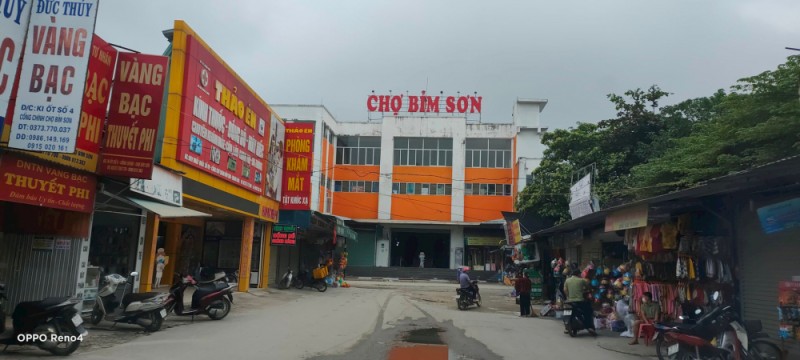 Bỉm Sơn (Thanh Hóa): 11 ki ốt xây dựng sai giấy phép xây dựng sau ba năm vẫn “án ngữ”