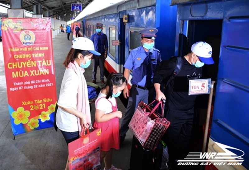 Đường sắt triển khai bán vé tàu nguyên toa