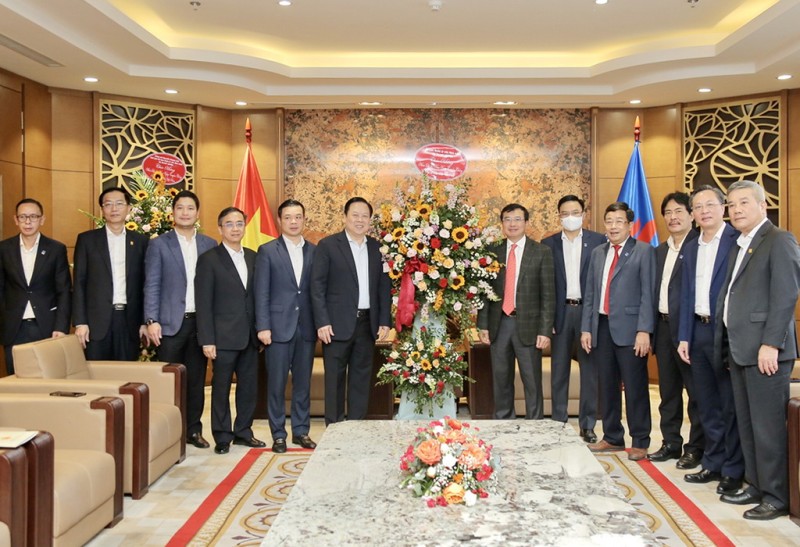 Chủ tịch Ủy ban Nguyễn Hoàng Anh chúc mừng Petrovietnam nhân dịp kỷ niệm 60 năm Ngày truyền thống Ngành Dầu khí