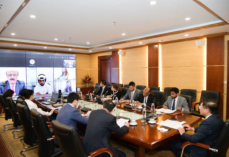 Phó Chủ tịch Hồ Sỹ Hùng làm việc với Đại sứ Qatar tại Việt Nam