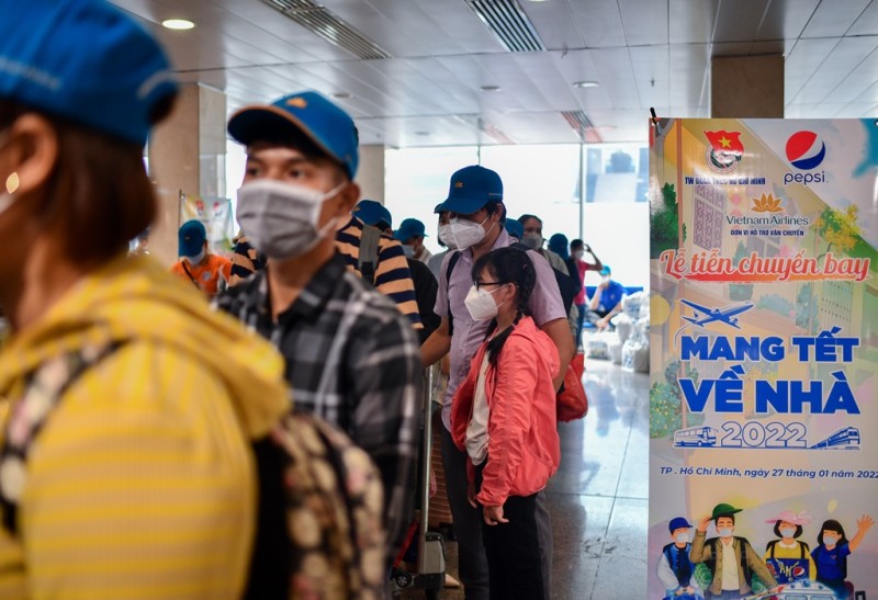 Vietnam Airlines đồng hành vận chuyển người lao động có hoàn cảnh khó khăn về quê đón Tết