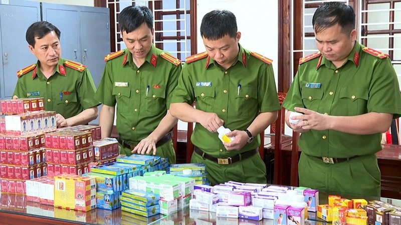 Đẩy nhanh tiến độ điều tra, sớm đưa ra kết luận về vụ việc sản xuất, buôn bán thuốc chữa bệnh giả