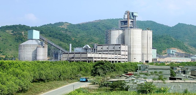Dấu hiệu "khó khăn kép" từ nợ nần và giãn nợ tại một doanh nghiệp Xi măng