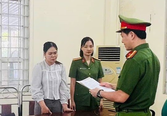 Nữ kế toán bị khởi tố vì “Mua bán trái phép hóa đơn”