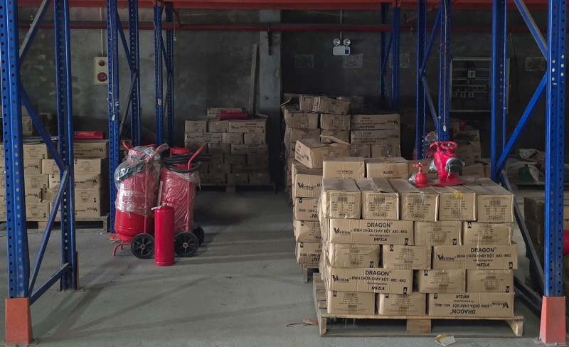 Triệt phá đường dây sản xuất và buôn bán bình chữa cháy giả