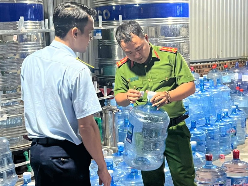 Triệt phá Xưởng Sản xuất Nước Lavie Giả