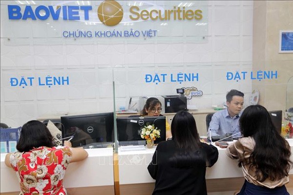 Chứng khoán Bảo Việt chi trăm tỷ mua lại một triệu trái phiếu trước hạn