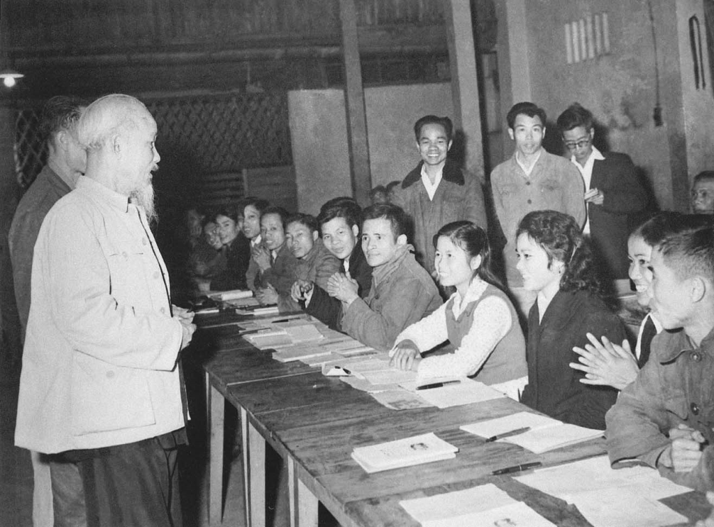 Giáo dục đạo đức cách mạng cho sinh viên theo tư tưởng Hồ Chí Minh trong giai đoạn hiện nay
