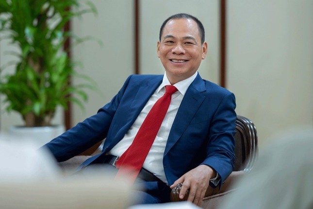 Cổ phiếu Vingroup tăng trần, tài sản ông Phạm Nhật Vượng liên tục “phình to”