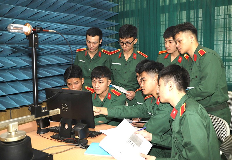 Sự cần thiết bồi dưỡng năng lực số cho đội ngũ giảng viên trẻ ở Nhà trường quân đội hiện nay