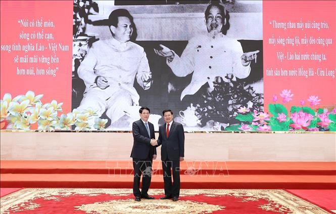 Giao lưu hữu nghị Việt - Lào: 'Tình sâu hơn nước Hồng Hà - Cửu Long'