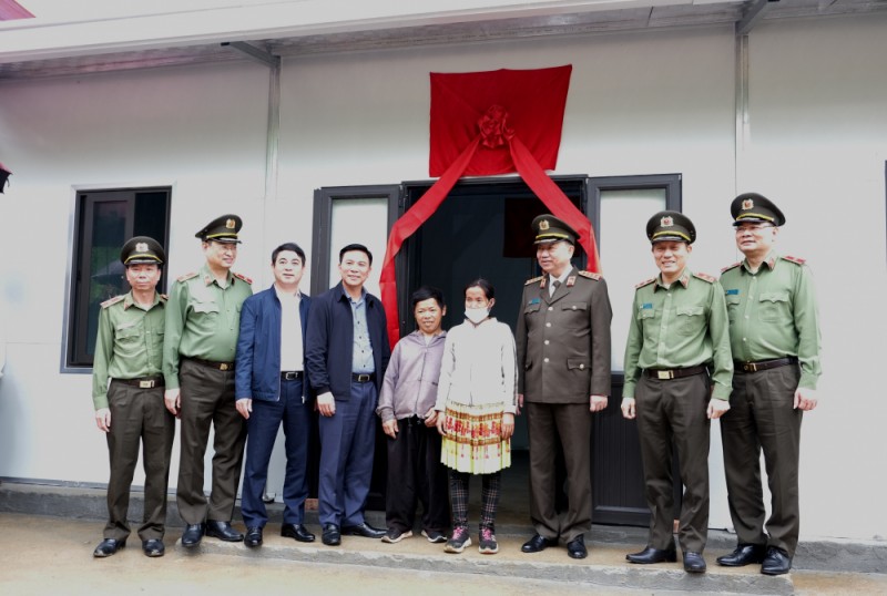 Vietcombank dành 30 tỷ đồng hỗ trợ kinh phí xây nhà cho hộ nghèo về nhà ở tại huyện Mường Lát, tỉnh Thanh Hóa
