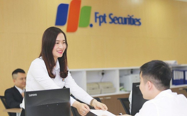 Chủ tịch kiêm Phó Tổng Giám đốc Chứng khoán FPT muốn bán sạch cổ phiếu