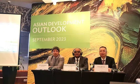 ADB: Kinh tế Việt Nam vững vàng khi nhu cầu toàn cầu suy yếu